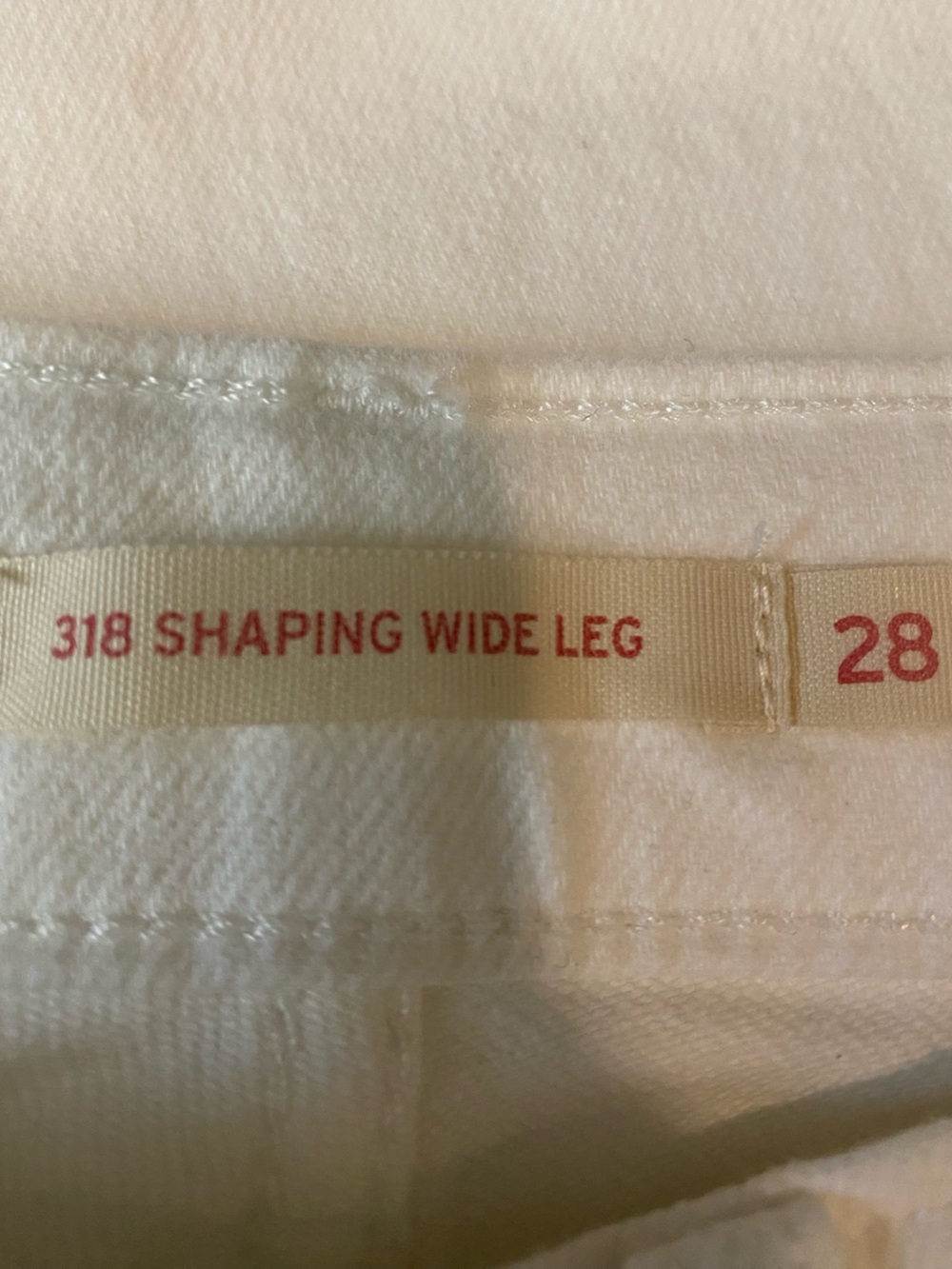 NWT Levi's White 318 Shaping Wide Leg Jeans Size 28x32. - Picture 5 of 7